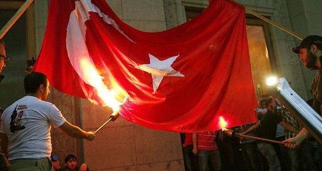 Armenian anti-peace radicals burn Turkish flag - Daily Sabah