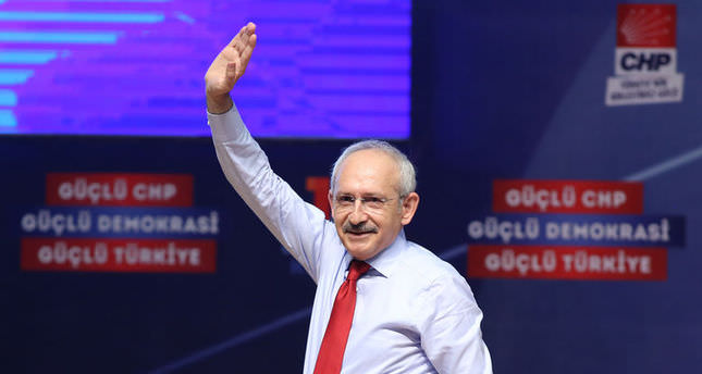 Kılıçdaroglu re-elected as CHP chairman in a close election | Daily Sabah