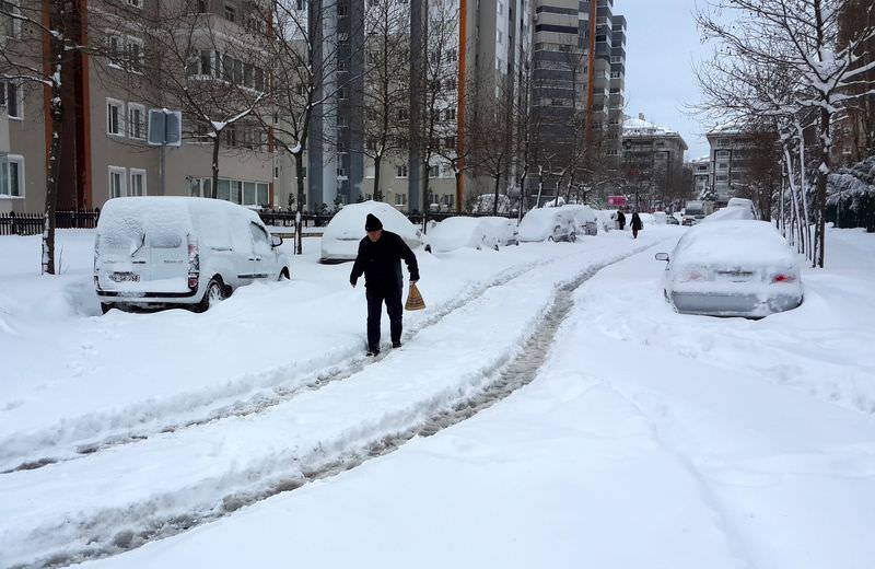 schools in some parts of istanbul remain closed for friday due to heavy snow daily sabah