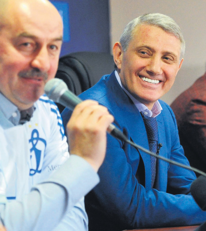 Dinamo Moscow's coach Stanislav Cherchesov (L) and Dinamo Moscow's president Boris Rotenberg attending a press conference in Novogorsk.