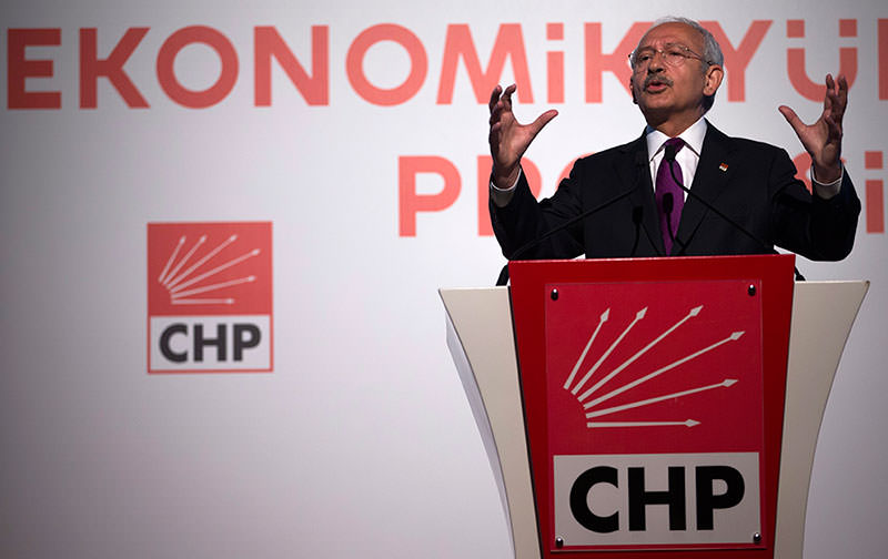 Republican People's Party (CHP) leader Kemal Ku0131lu0131u00e7darou011flu speaks at a press conference during a general election campaign in Istanbul, Turkey, 21 May 2015 (EPA Photo)
