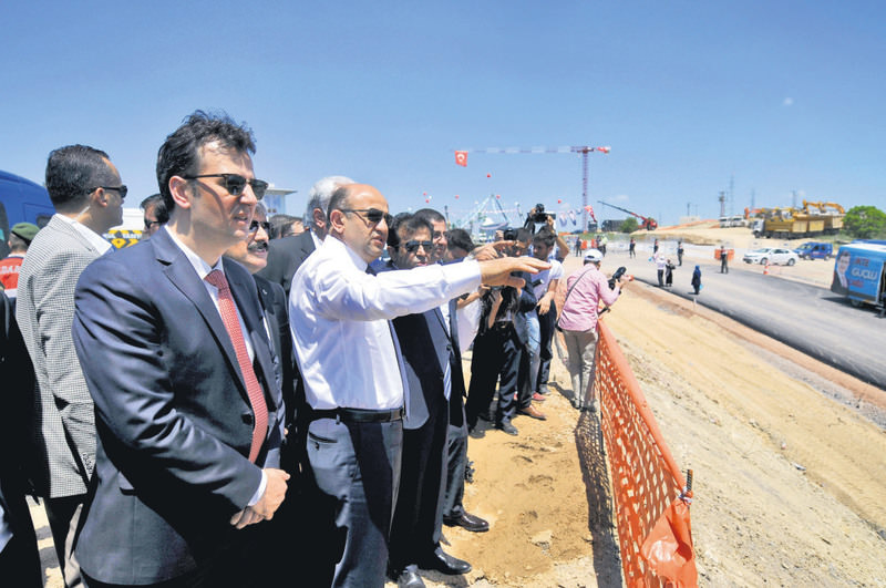 High-tech valley's groundbreaking ceremony was held in Kocaeli's Gebze district with a ceremony attended by Science, Industry and Technology Minister Iu015fu0131k. Iu015fu0131k examined the construction area with his team after the ceremony.