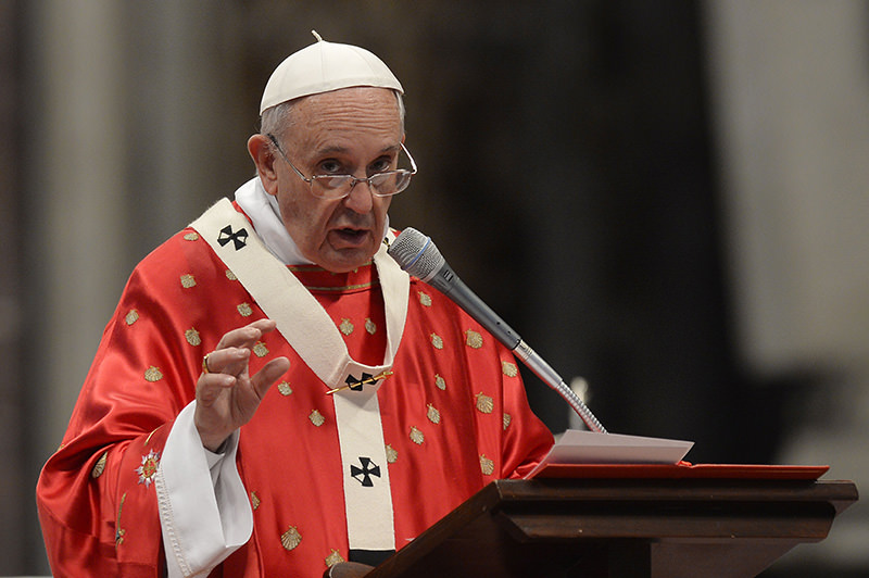 Pope Francis leads a mass on the Solemnity of Pentecost at St Peter's basilica on May 24, 2015 in Vatican (AFP Photo)