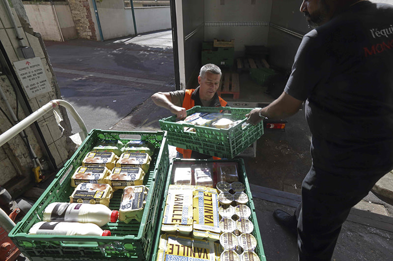 A retired train engineer, who volunteers at the ,Banques Alimentaires, (Food Bank), transfers crates with food goods donated by a supermarket to charity organisations in l'Hay-les-Roses, France, May 26, 2015 (Reuters Photo)