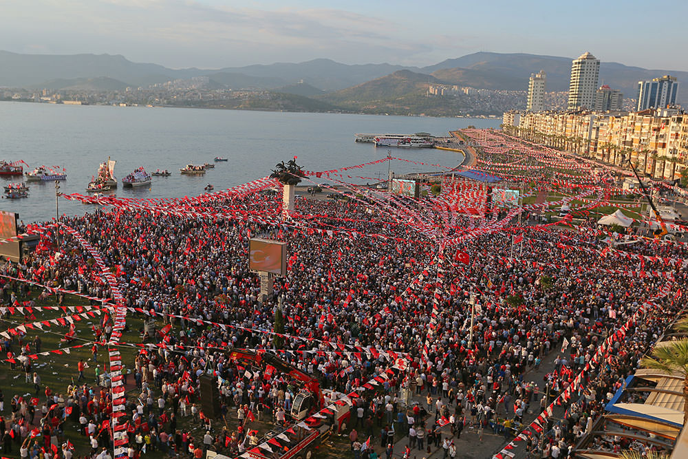Gündoğdu Square during the CHP rally, with Gulf of Izmir on the background (AA Photo)