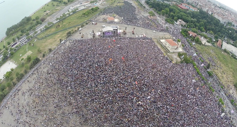 The HDP managed to attract a huge crowd for its election rally held in Kazlıçeşme Square (DHA Photo)