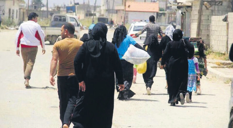 Syrian Turkmens flee their villages after ISIS attacks.