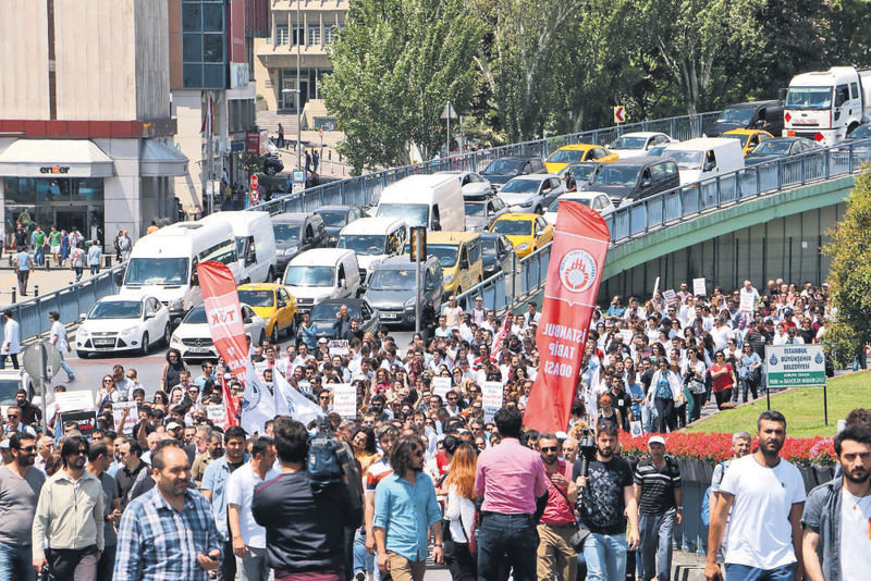 Doctors and nurses rallied in Istanbul yesterday  to protest violence against doctors and other health care employees.