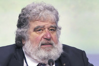 ChuckBlazer, the face of North American football for two decades, pleaded guilty to racketeering, part of a massive U.S. corruption case targeting world football's governing body.