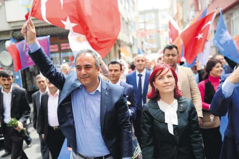 Markar Esayan (L), an Armenian-Turkish journalist was elected from the AK Party list in Istanbul's second region.