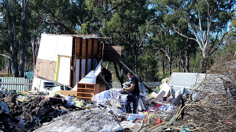 Residents begin cleaning up after a bulldozer destroyed their home at Teralba, near Newcastle, in the New South Wales Hunter region, Australia, 09 June 2015 (EPA Photo)