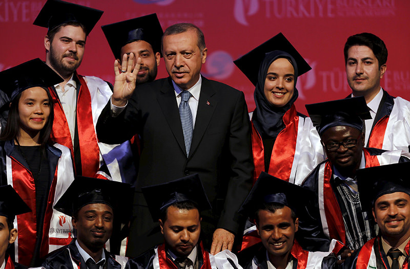 Turkey's President Tayyip Erdou011fan poses with students during a graduation ceremony in Ankara, Turkey, June 11, 2015 (REUTERS Photo)