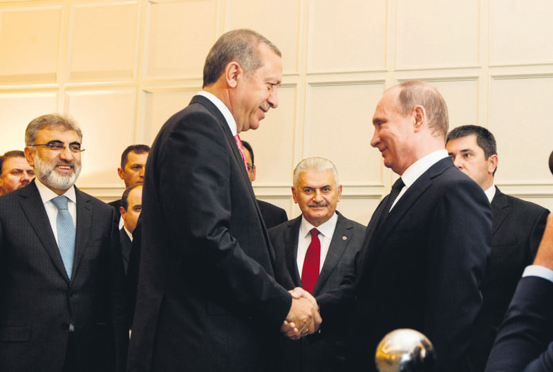 President Erdou011fan (L) met with his Russian counterpart Putin in Baku to discuss energy projects along with the situation in Syria.