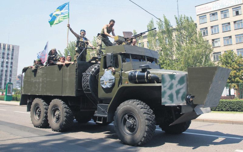 Russian-backed separatists in Ukraine continue clashing with the forces loyal to the Kiev administration.