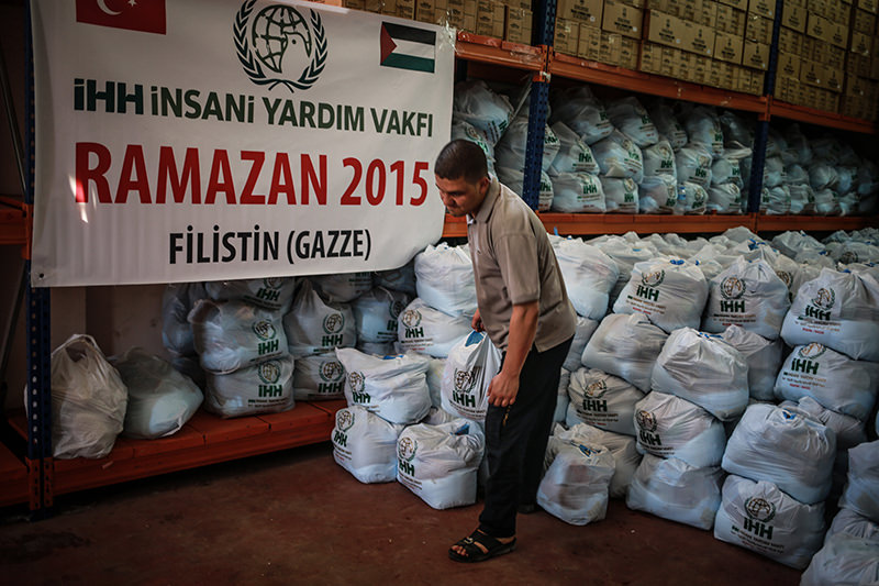 IHH workers prepare Ramadan aid to be delivered to numerous countries including Palestine (AA Photo)