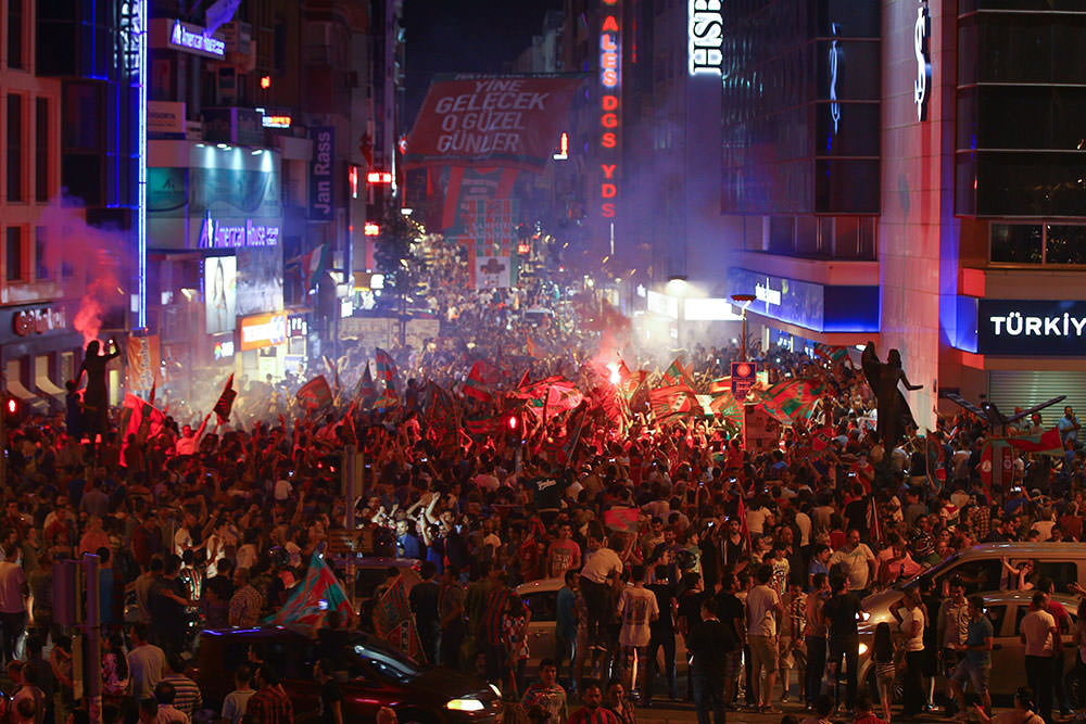 Thousands of fans gathered in Karşıyaka's shopping district known as 'Çarşı' to celebrate their victory