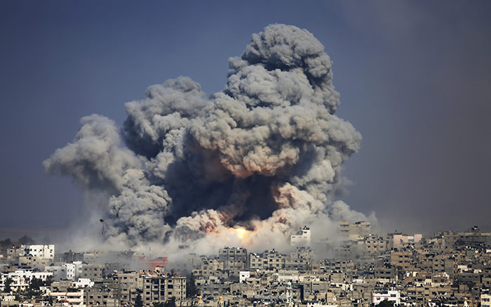 Smoke and fire from an Israeli strike rise over Gaza City, July 29, 2014 (AP Photo)