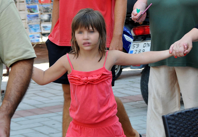 6 year-old Ukranian girl stays home with dead parents for three days ...