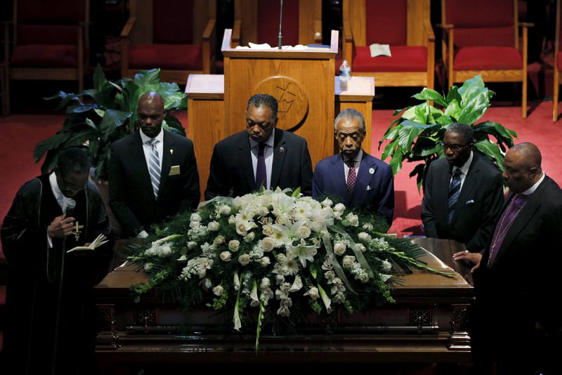 Ministers, including Reverend Jesse Jackson (C) and Reverend Al Sharpton (3rd R), surround the casket of Ethel Lance during funeral services at the Royal Missionary Baptist Church in North Charleston, South Carolina June 25, 2015. (REUTERS Photo)