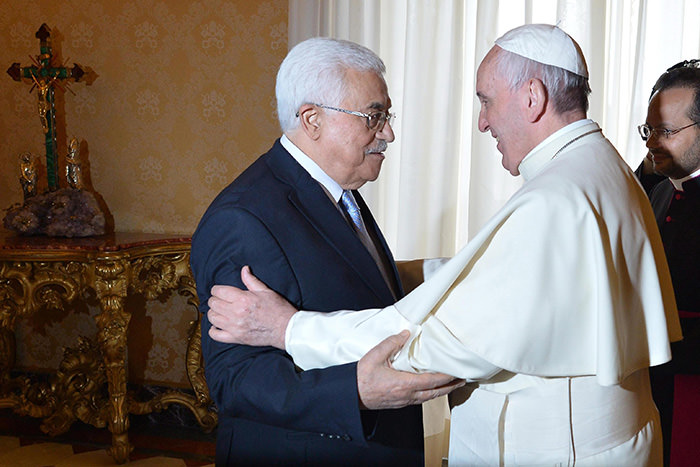Pope Francis welcomes Palestinian authority President Mahmoud Abbas in Vatican (EPA Photo)
