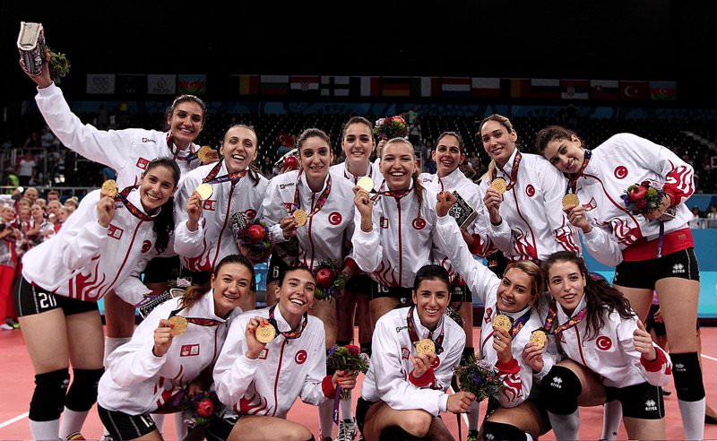 Turkey's female volleyball team wins gold metal in 2015 European Games ...