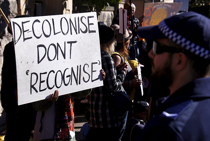 Police stand in front of protesters outside the venue for a meeting between Australia's PM Tony Abbott and 40 of the nation's indigenous representatives in Sydney, July 6, 2015 (Reuters Photo)