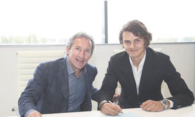 Ünal signed the deal in a ceremony with Man City director of football Txiki Begiristain on Monday.