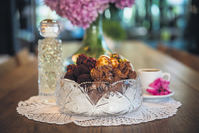 All sorts of sweets, including chocolate, Turkish delight and wrapped candy are considered as Ramadan eid essentials, which are offered to family and friends during house visits. 