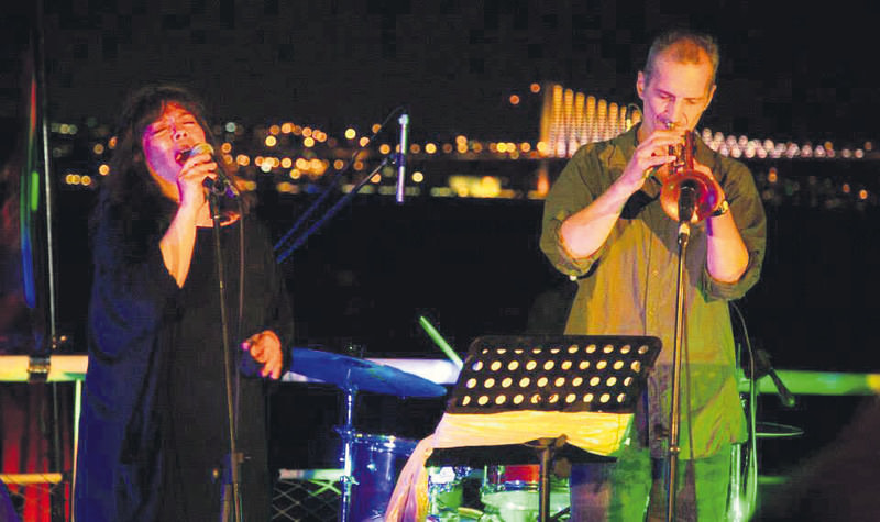 The Jazz at Sea series of concerts takes place aboard the Primetime Cruise ship, equipped with a stage, bars and seating areas. 
