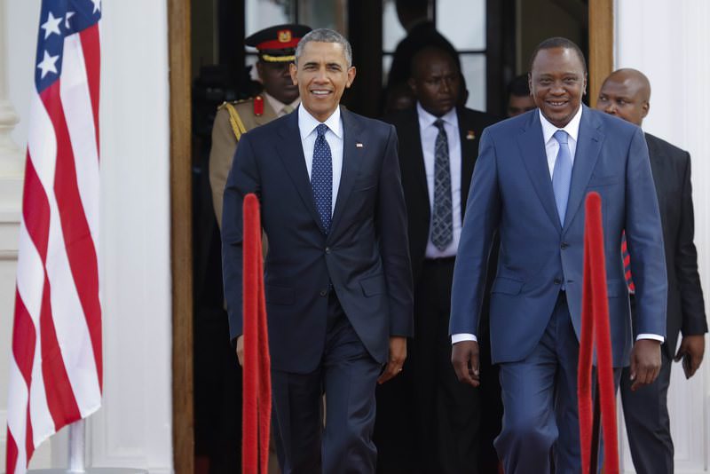US President Barack Obama (L) and his Kenyan counterpart Uhuru Kenyatta (R) arrive at for a joint news conference at the State House in Nairobi, Kenya, 25 July 2015. (EPA Photo)