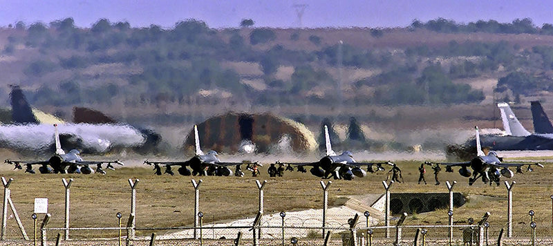 A file photo shows US airforce F-16 warplanes lining to take off from the Incirlik Airbase (AFP Photo)