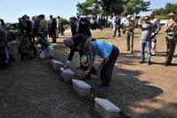 Australian Governor-General Sir Peter Cosgrove and others left flowers on the graves of Ottoman troops killed in the Battle of Gallipoli before the commemoration event.