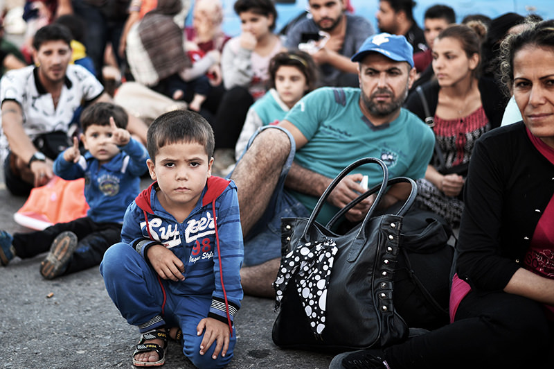 Newly arrived Syrian migrants wait in the port of Kos to be registered on the Eleftherios Venizelos liner on August 17, 2015 (AFP Photo)