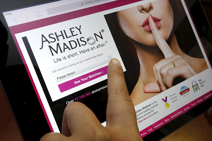 The homepage of the Ashley Madison website is displayed on an iPad, in this photo illustration taken in Ottawa, Canada July 21, 2015 (Reuters Photo)