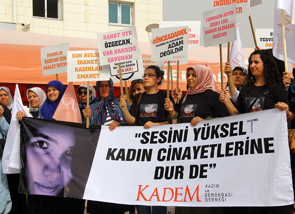 A group of KADEM protestors gathered near the courthouse to protest Aslan's murder along with violence against women (AA Photo).