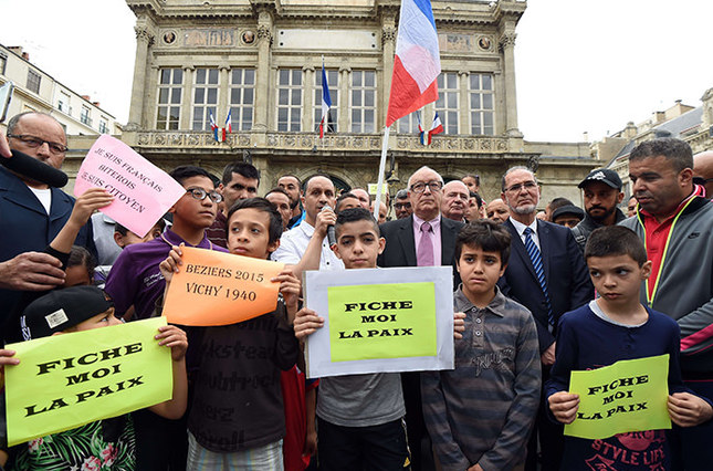 People demonstrate against Beziers mayor Robert Menard, on May 8, 2015 in front of the city hall of Beziers. AFP PHOTO)