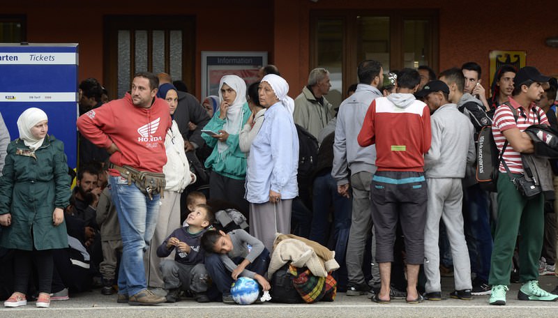 Refugees wait for a special German train after they were taken out from express trains coming from Hungary and Austria at the train station in Freilassing, southern Germany, September 15, 2015. (AFP Photo)