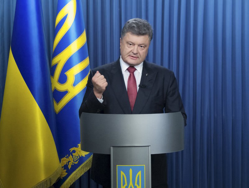 Ukrainian President Petro Poroshenko addresses the nation following clashes outside parliament in Kiev, Ukraine, August 31, 2015. (REUTERS Photo)