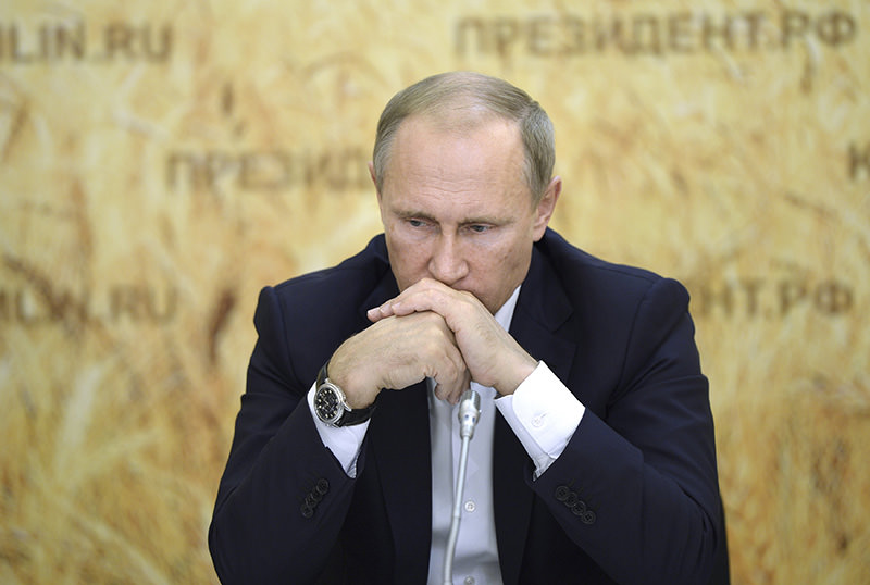 Russian President Vladimir Putin chairs a meeting on agriculture in Rostov region, Russia, September 24, 2015 (Reuters)