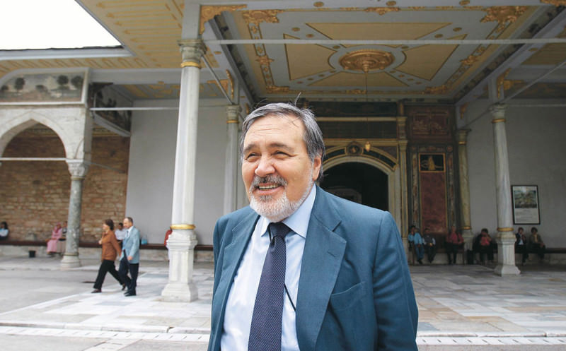 Thanks to his special knowledge and attention to detail, Ortaylu0131 was also appointed the director of the Topkapu0131 Palace Museum for seven years before he retired from the position in 2012. 