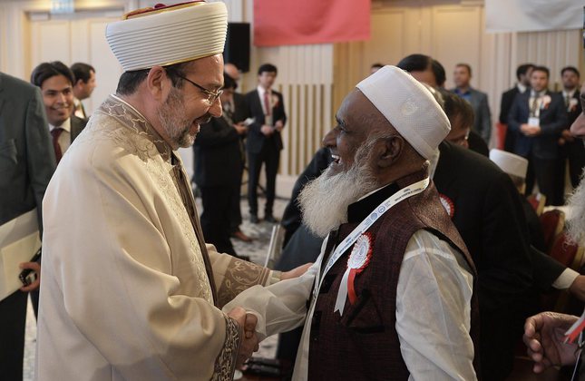 Mehmet Görmez (left) welcomed clerics from Asian and Pacific countries at the summit that brings together religious leaders from countries ranging from Afghanistan to Australia. (AA Photo)