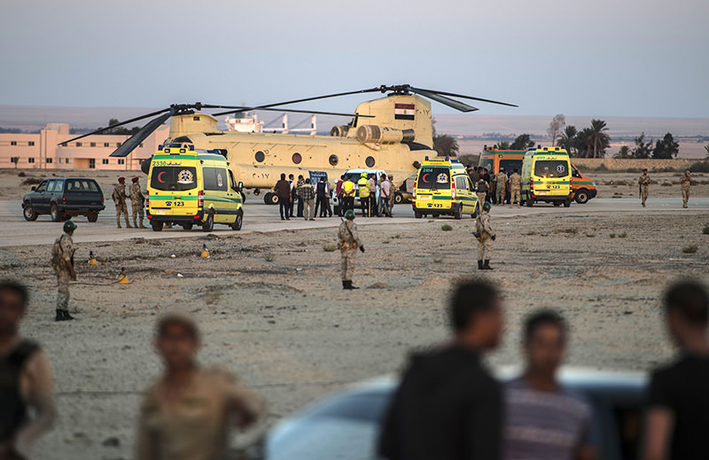 Egyptian ambulances carrying the corpses of Russian victims of a Russian passenger plane crash in the Sinai Peninsula (AFP Photo)