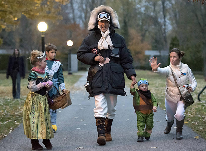 PM Trudeau dressed as Han Solo goes trick-or-treating on Halloween with family in Ottawa on October 31, 2015 (Reuters Photo)