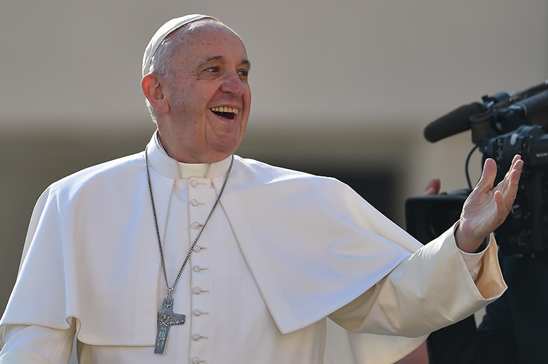 Pope Francis arrives for his weekly general audience at St Peter's square on November 4, 2015 at the Vatican (AFP photo)