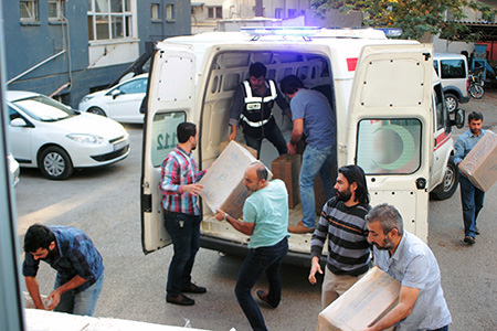 Officers from the Anti-smuggling and Organized Crime Department seize smuggled cigarette packs (AA Photo) 