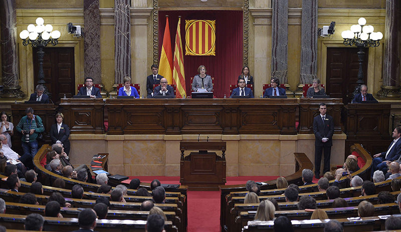 Carme Forcadell (C) delivers her first speech as Parliament's new president during the Catalan regional Parliament's constitutive session on October 26, 2015 (AFP Photo)