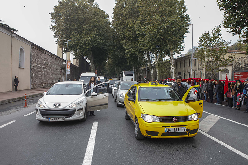 People get out of their vehicles at 9.05 a.m. to observe two minutes of silence at Istanbul's Beşiktaş district