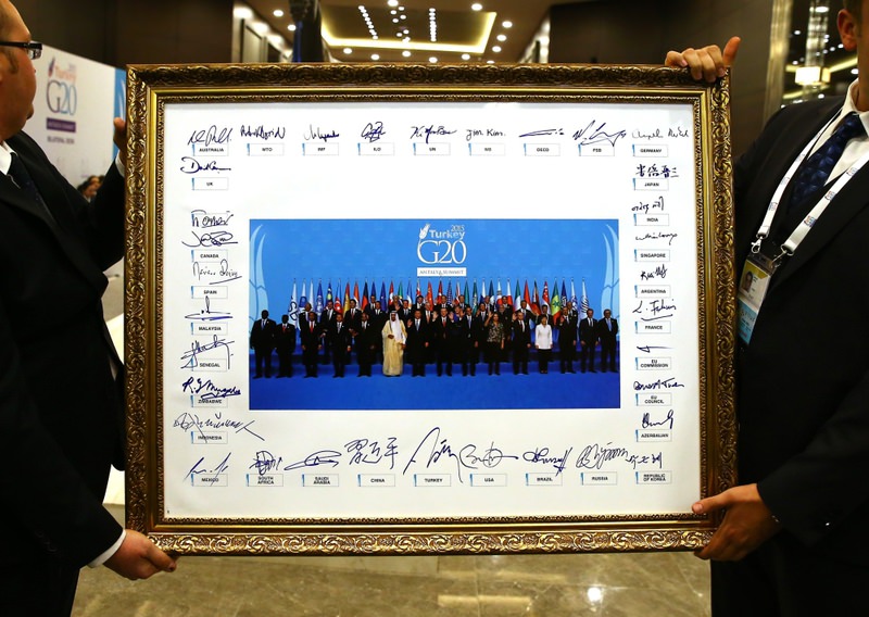 G20 leaders signed their family photo along with the final declaration of the summit held in Antalya.