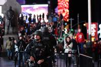 Members of the New York City Police Strategic Response Group are seen in New York's Times Square, USA, 13 November 2015. (EPA Photo)
