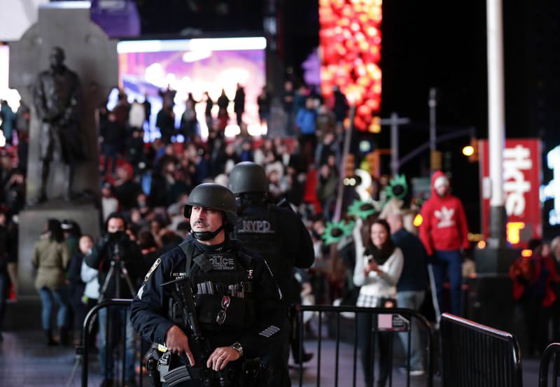 Members of the New York City Police Strategic Response Group are seen in New York's Times Square, USA, 13 November 2015. (EPA Photo)